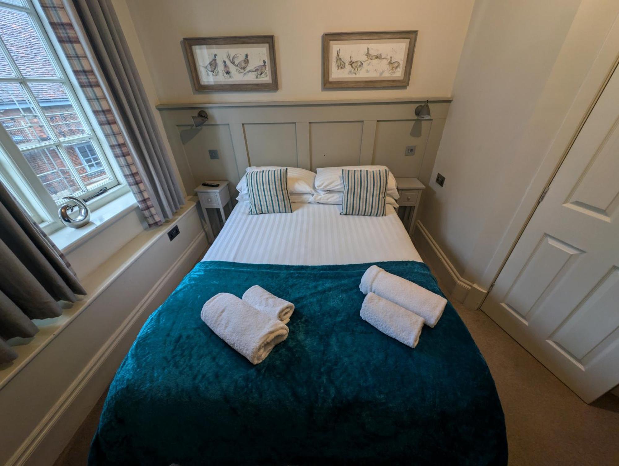 The Bear Marlborough Hotel Екстериор снимка