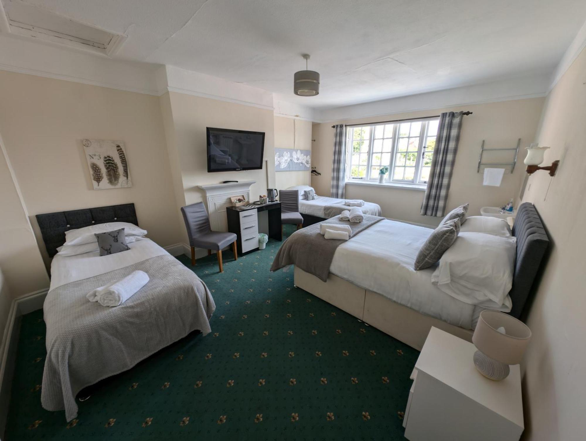 The Bear Marlborough Hotel Екстериор снимка